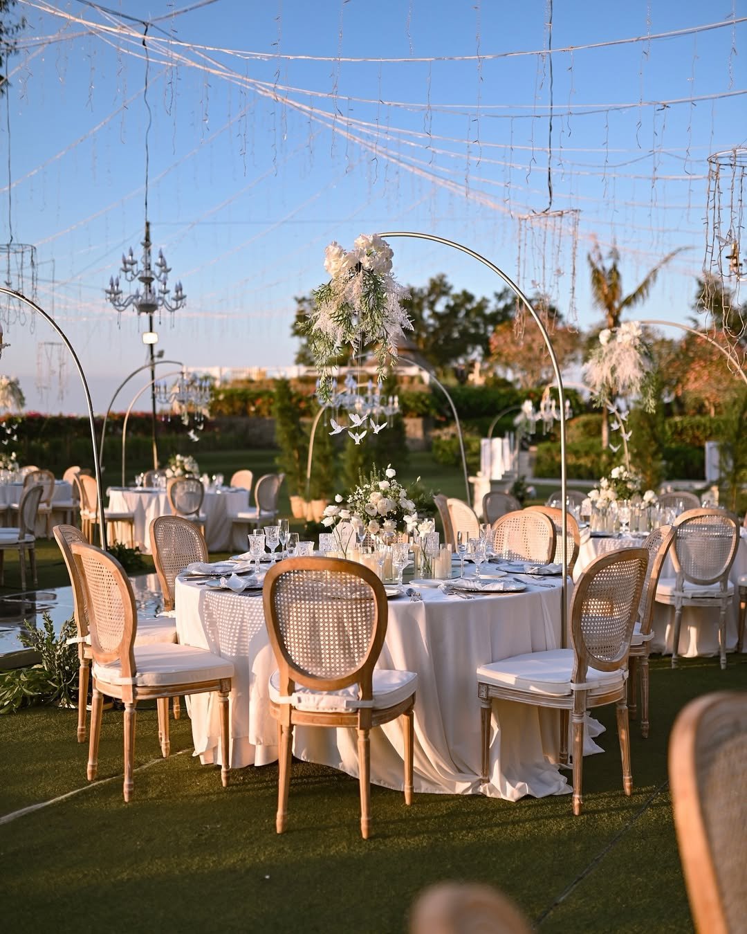 S T E V E N & S H E L L Y#baliwedding #weddinginbali #baliweddingvenue #weddingdecor #ceremonyde (3)