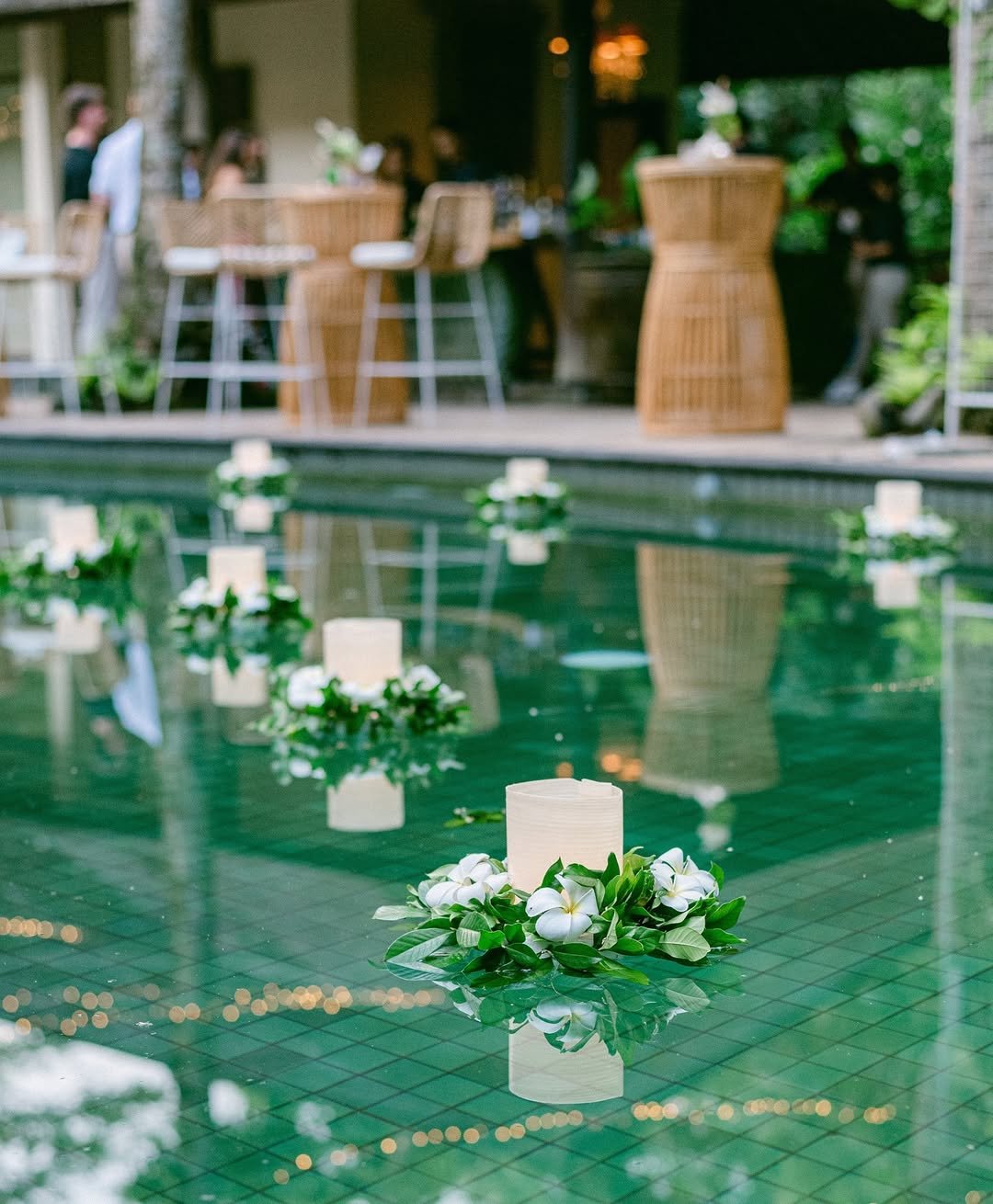 Tropical elegance at its best, ideal for a chic cocktail party 🍃🌴💫MAGGIE & LIAM 💖Organized b